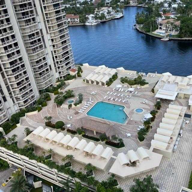 Small Image of 20185 #2101, Aventura Number 2