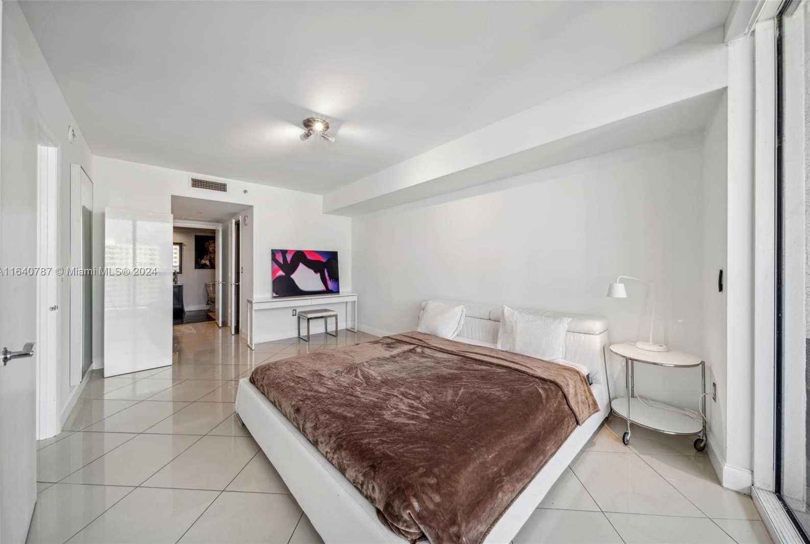 Small Image of 1800 SOUTH OCEAN DR #1406, Hallandale Beach Number 11