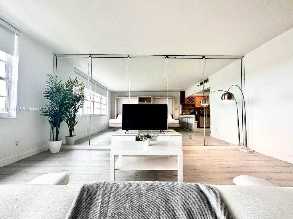 Small Image of 100 LINCOLN RD #1032, Miami Beach Number 2