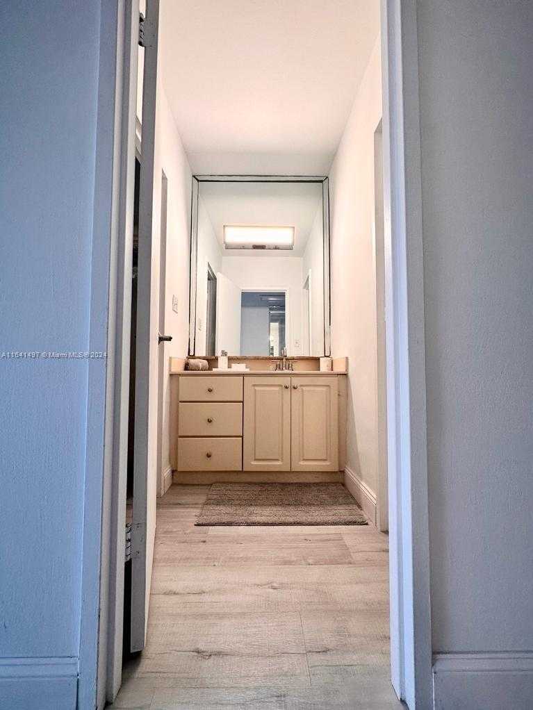 Small Image of 100 LINCOLN RD #1032, Miami Beach Number 4