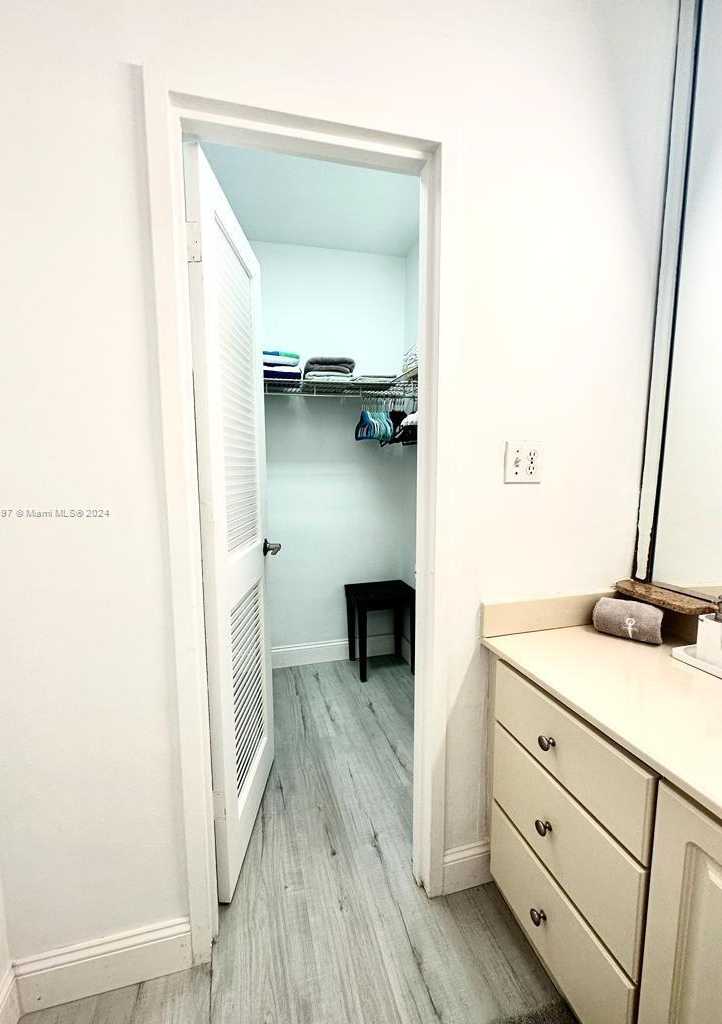 Small Image of 100 LINCOLN RD #1032, Miami Beach Number 8