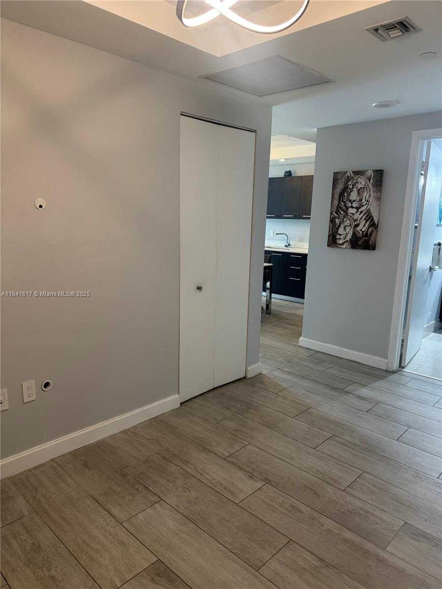 Small Image of 55 SOUTH WEST 9TH ST #1005, Miami Number 12
