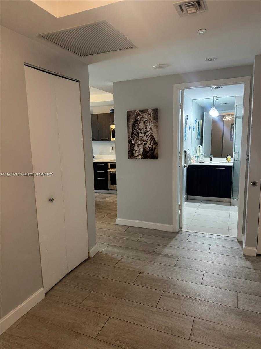 Small Image of 55 SOUTH WEST 9TH ST #1005, Miami Number 13