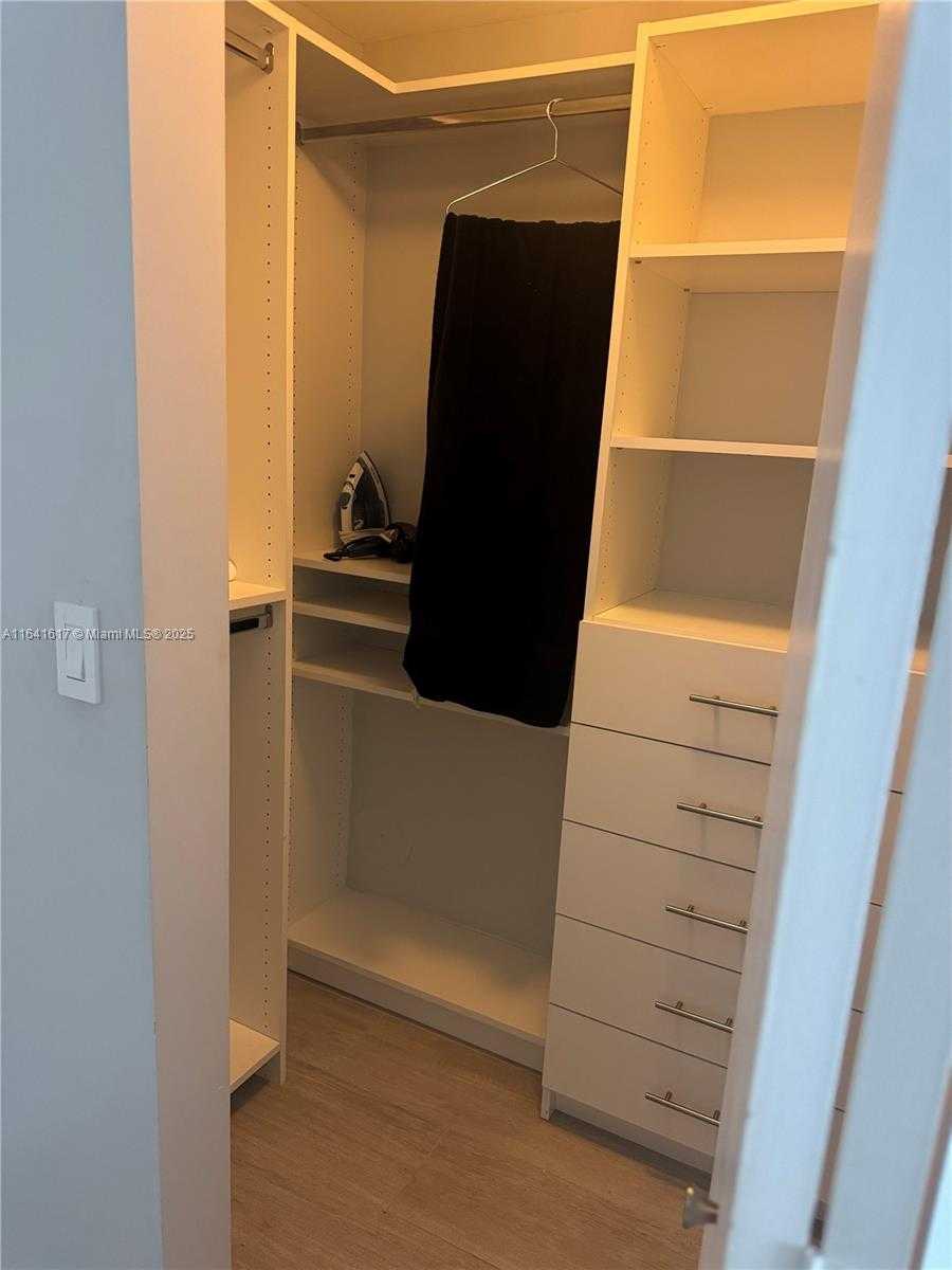 Small Image of 55 SOUTH WEST 9TH ST #1005, Miami Number 6
