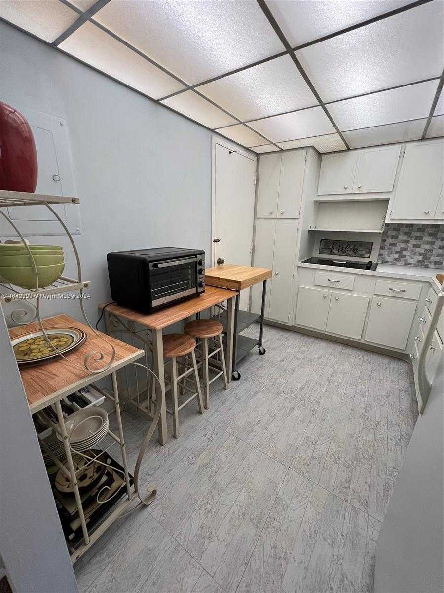 Small Image of 1985 SOUTH OCEAN DR #8L, Hallandale Beach Number 14