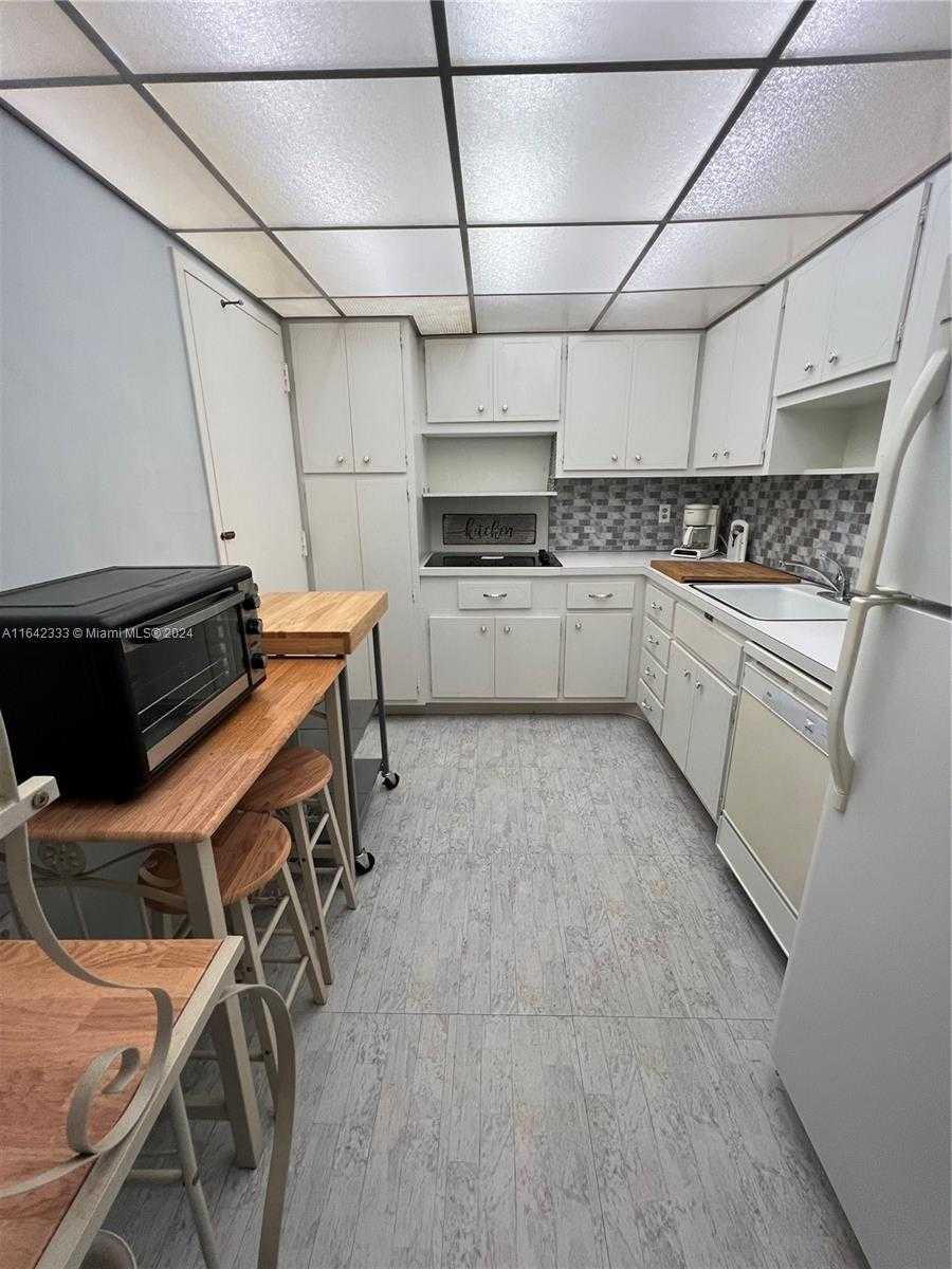 Small Image of 1985 SOUTH OCEAN DR #8L, Hallandale Beach Number 15