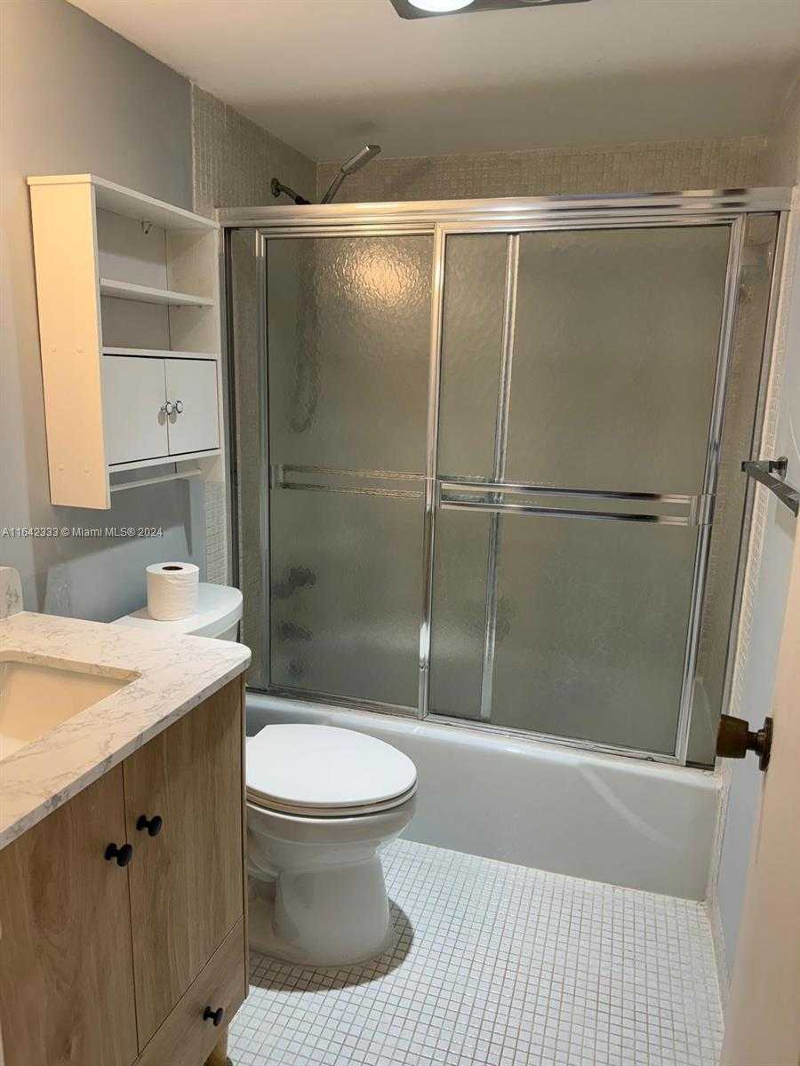 Small Image of 1985 SOUTH OCEAN DR #8L, Hallandale Beach Number 21