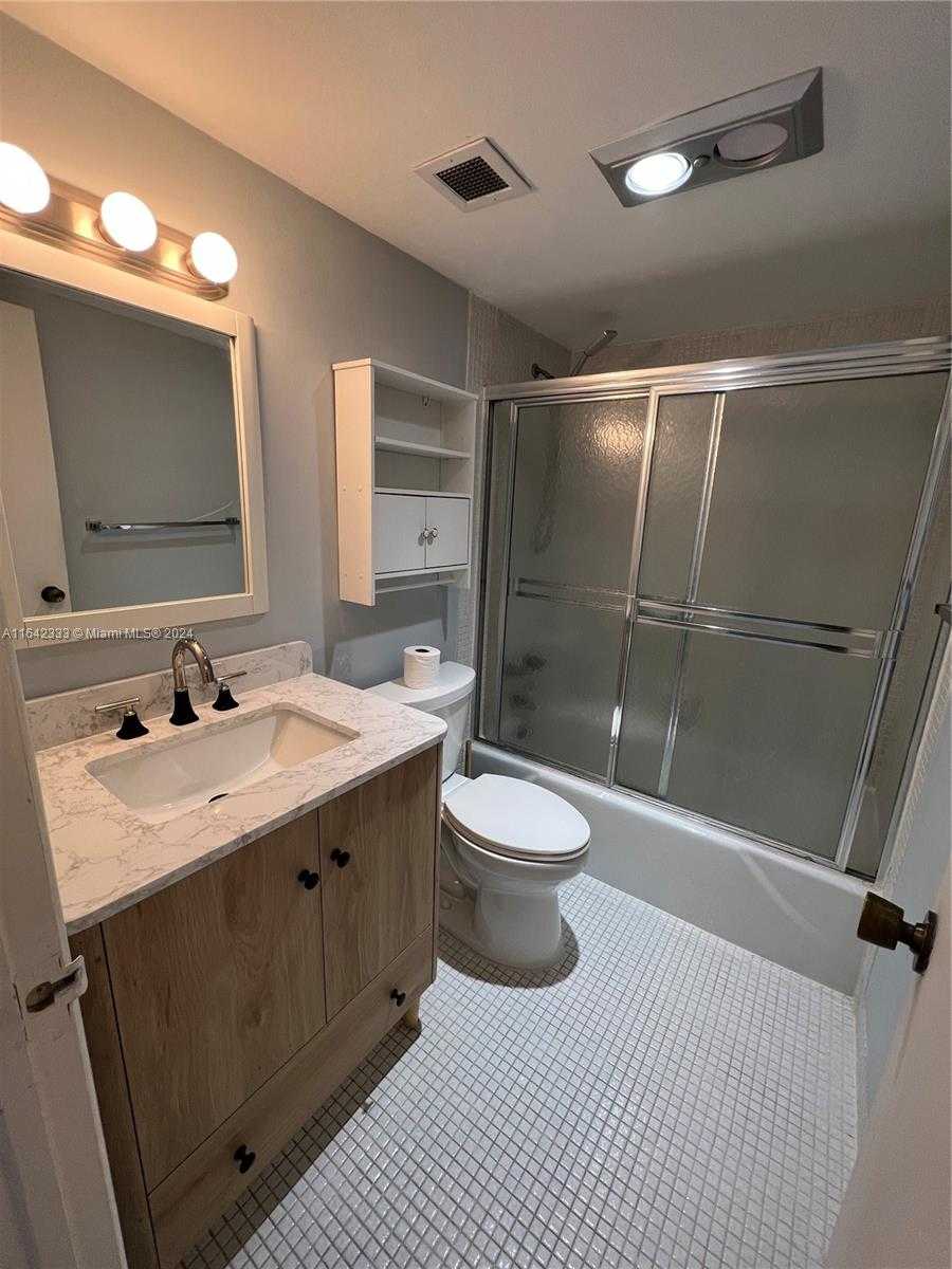 Small Image of 1985 SOUTH OCEAN DR #8L, Hallandale Beach Number 22