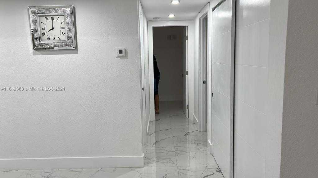 Small Image of 19390 Collins Ave, Sunny Isles Beach, FL 33160, USA Number 2