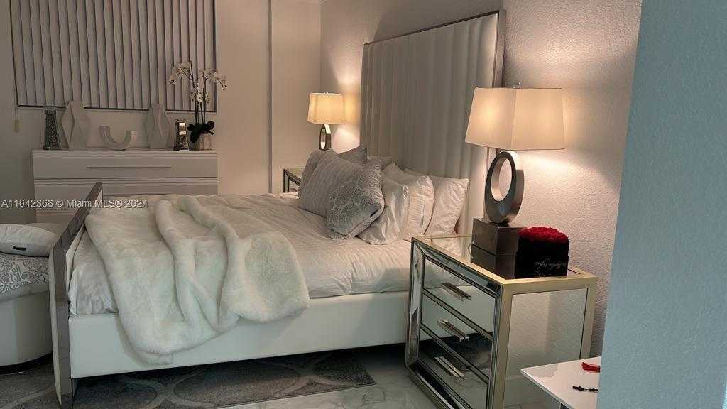 Small Image of 19390 Collins Ave, Sunny Isles Beach, FL 33160, USA Number 6