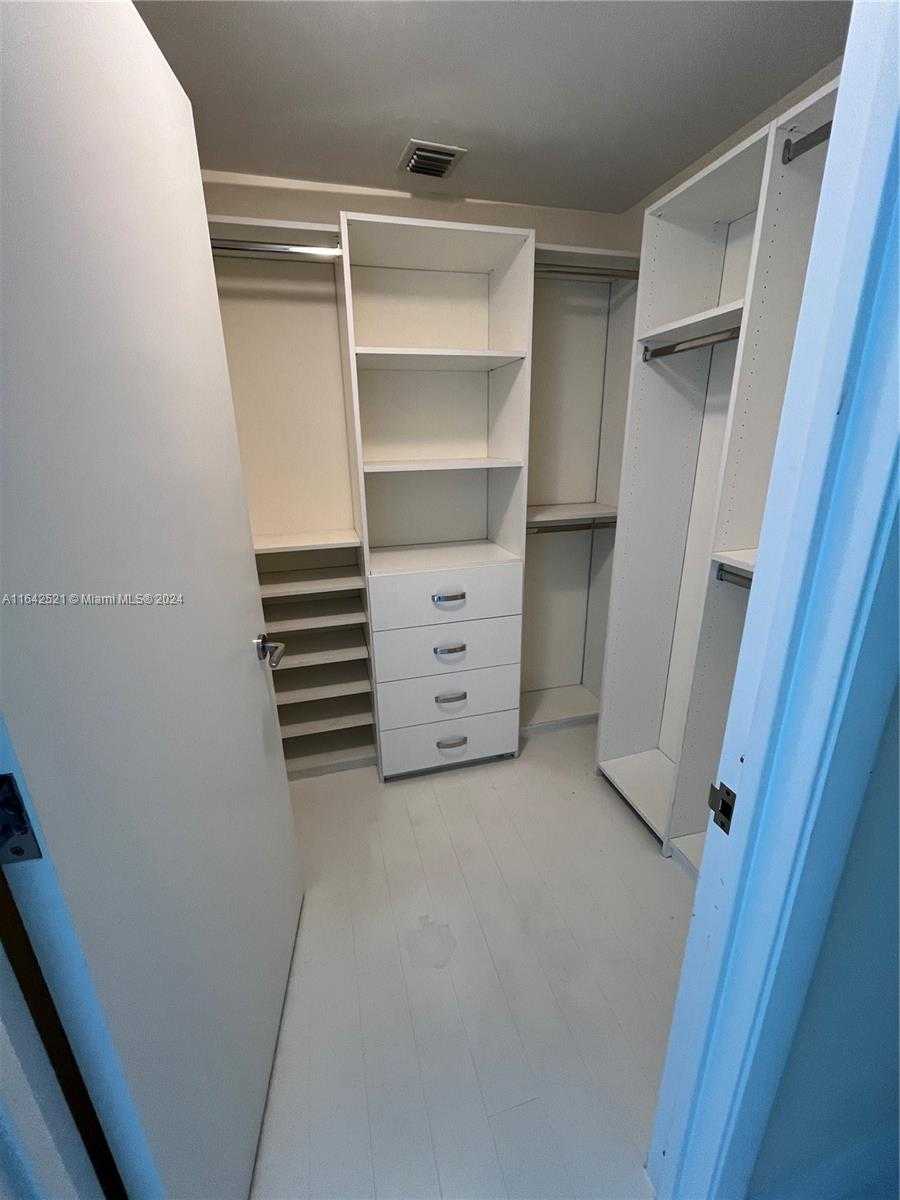 Small Image of 17121 #2508, Sunny Isles Beach Number 25