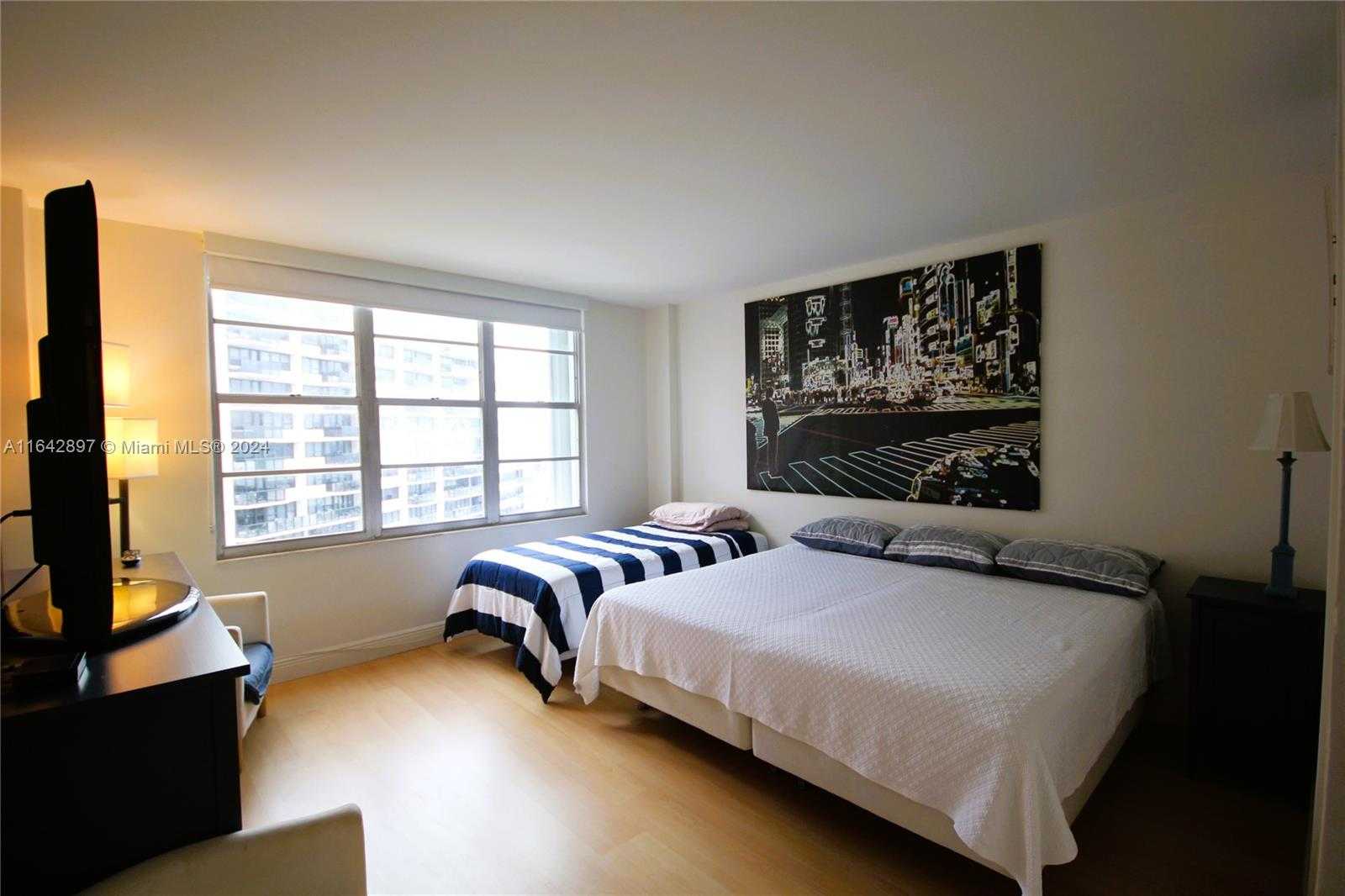 Small Image of 5161 COLLINS AV #1004, Miami Beach Number 13