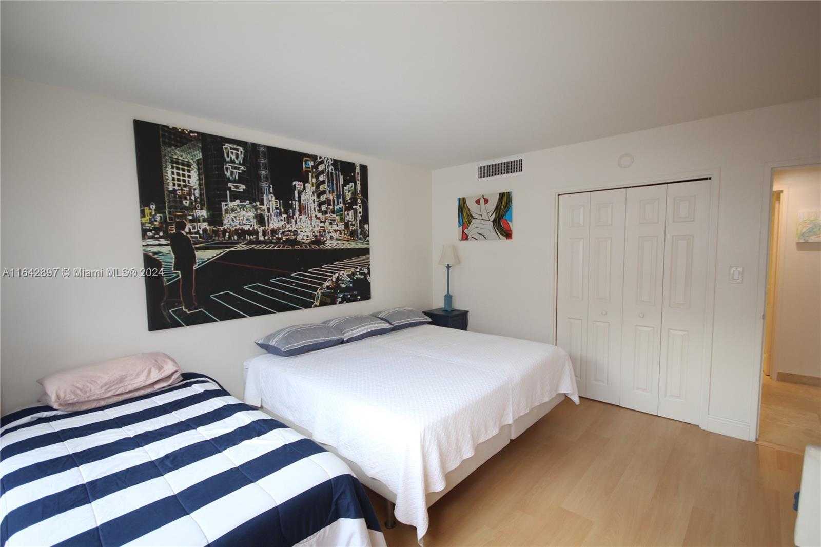 Small Image of 5161 COLLINS AV #1004, Miami Beach Number 14