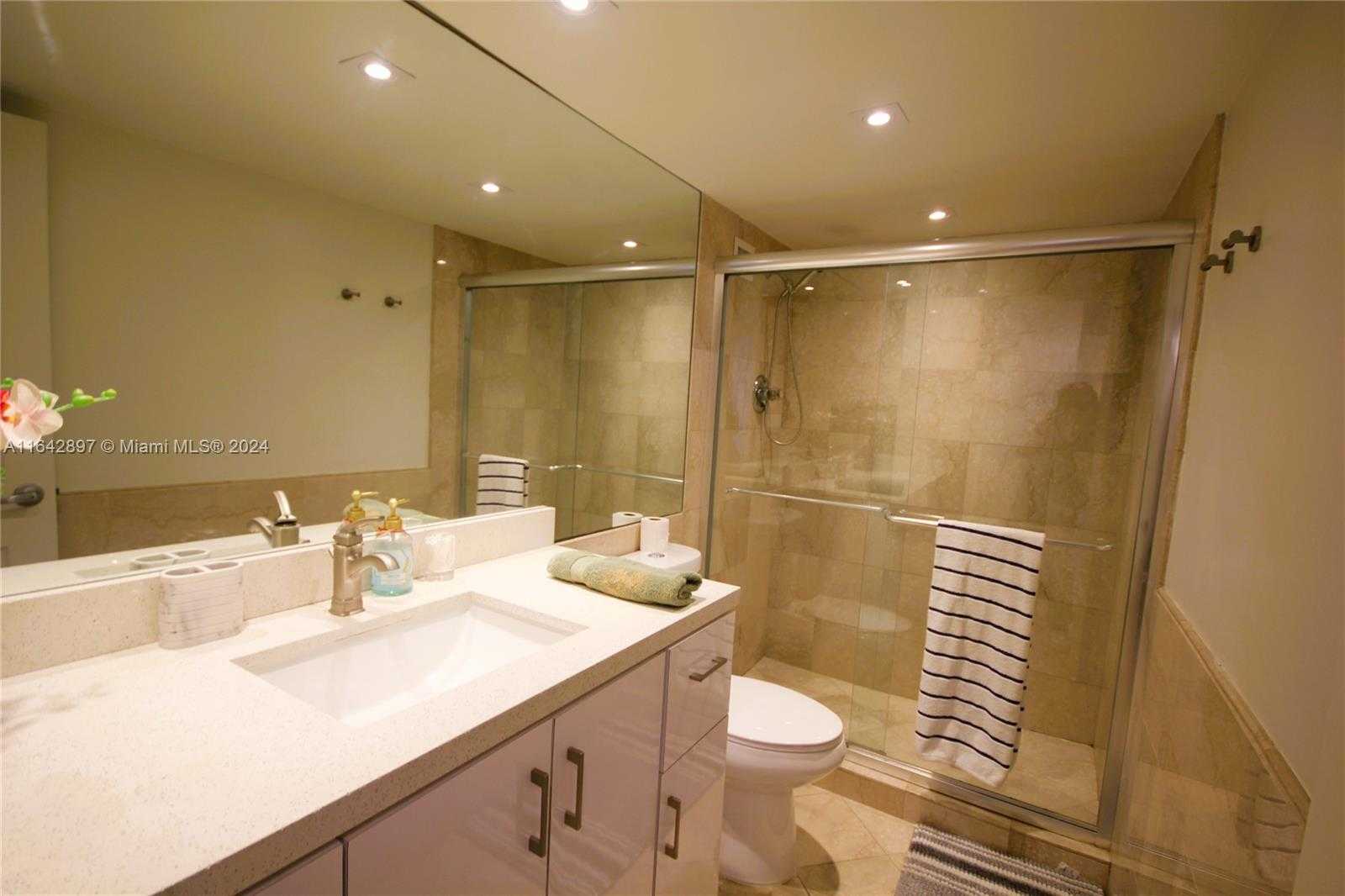 Small Image of 5161 COLLINS AV #1004, Miami Beach Number 17
