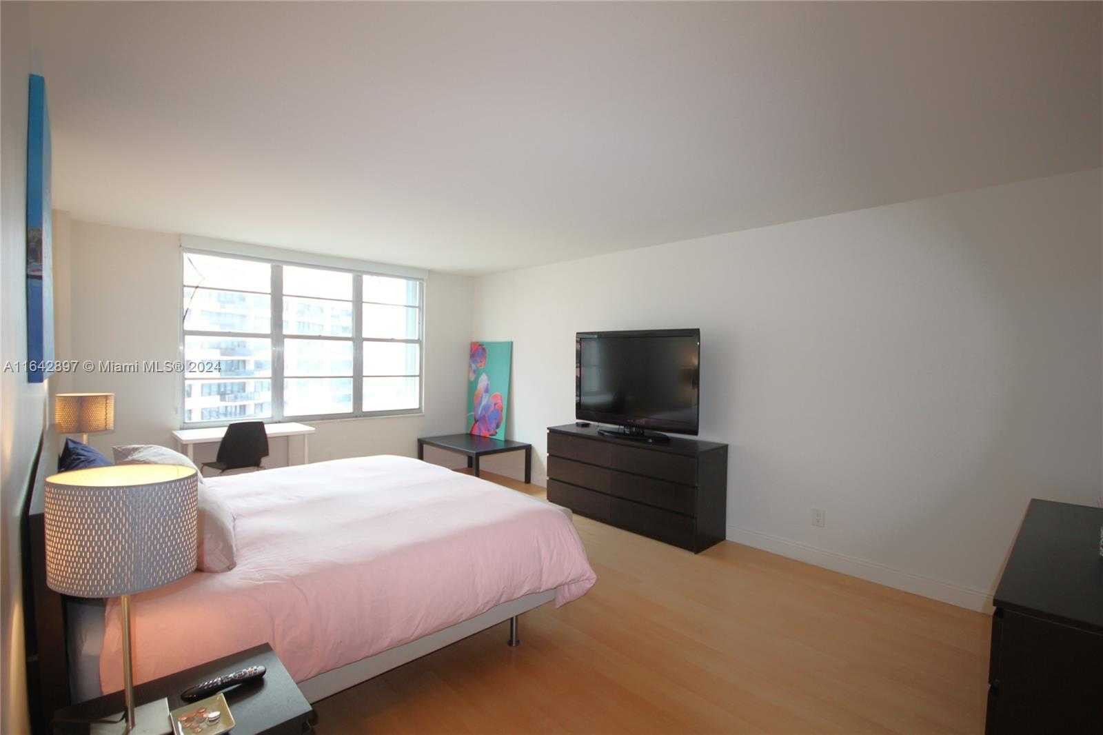 Small Image of 5161 COLLINS AV #1004, Miami Beach Number 18