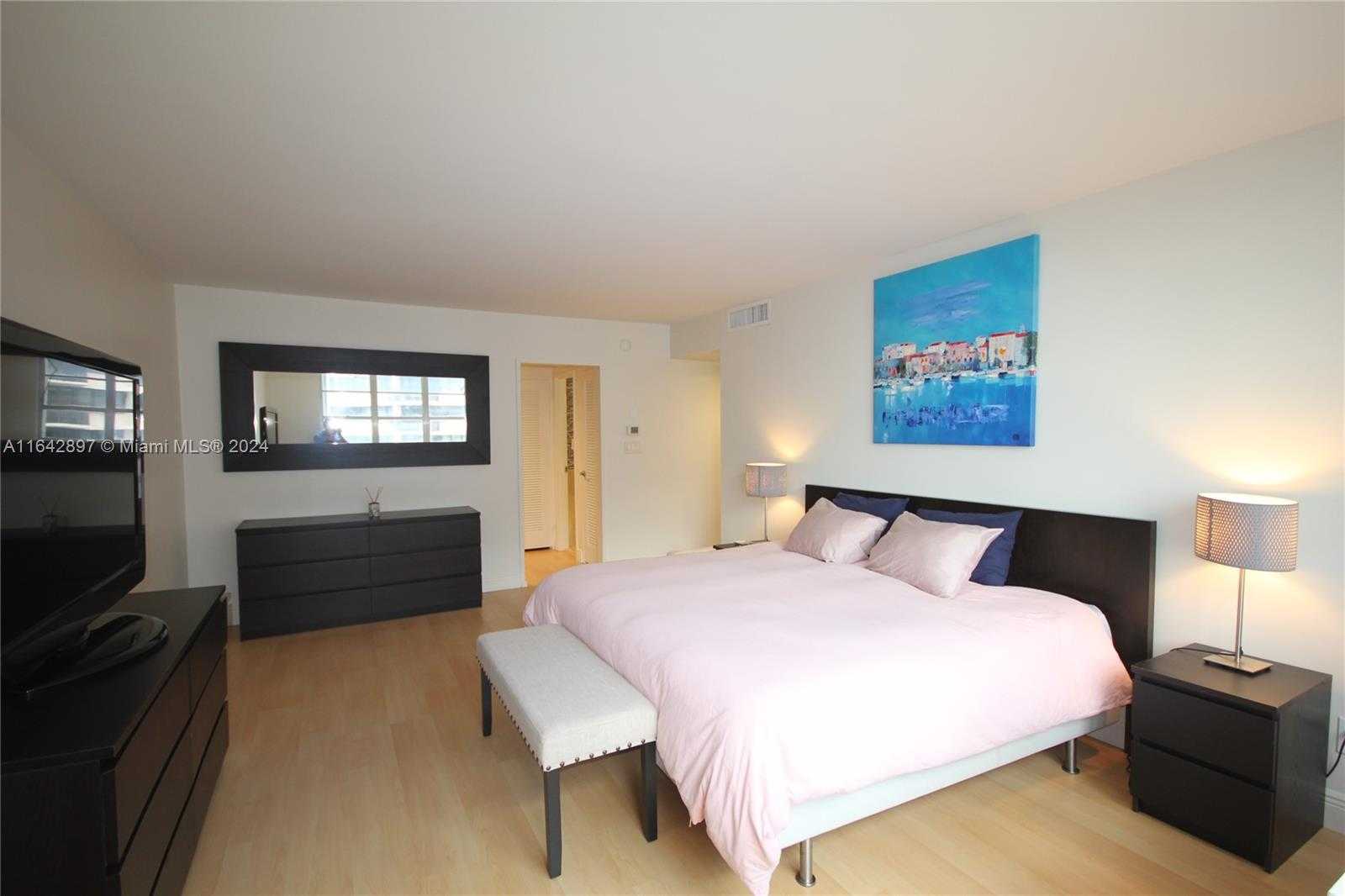 Small Image of 5161 COLLINS AV #1004, Miami Beach Number 20