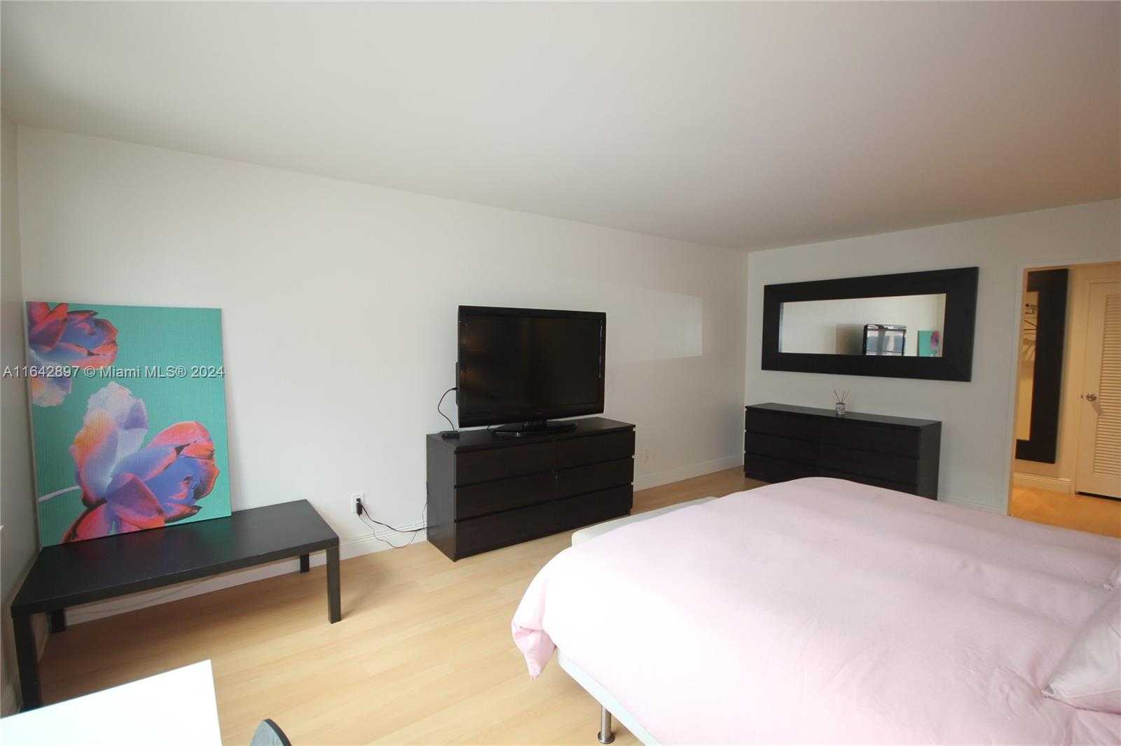 Small Image of 5161 COLLINS AV #1004, Miami Beach Number 21