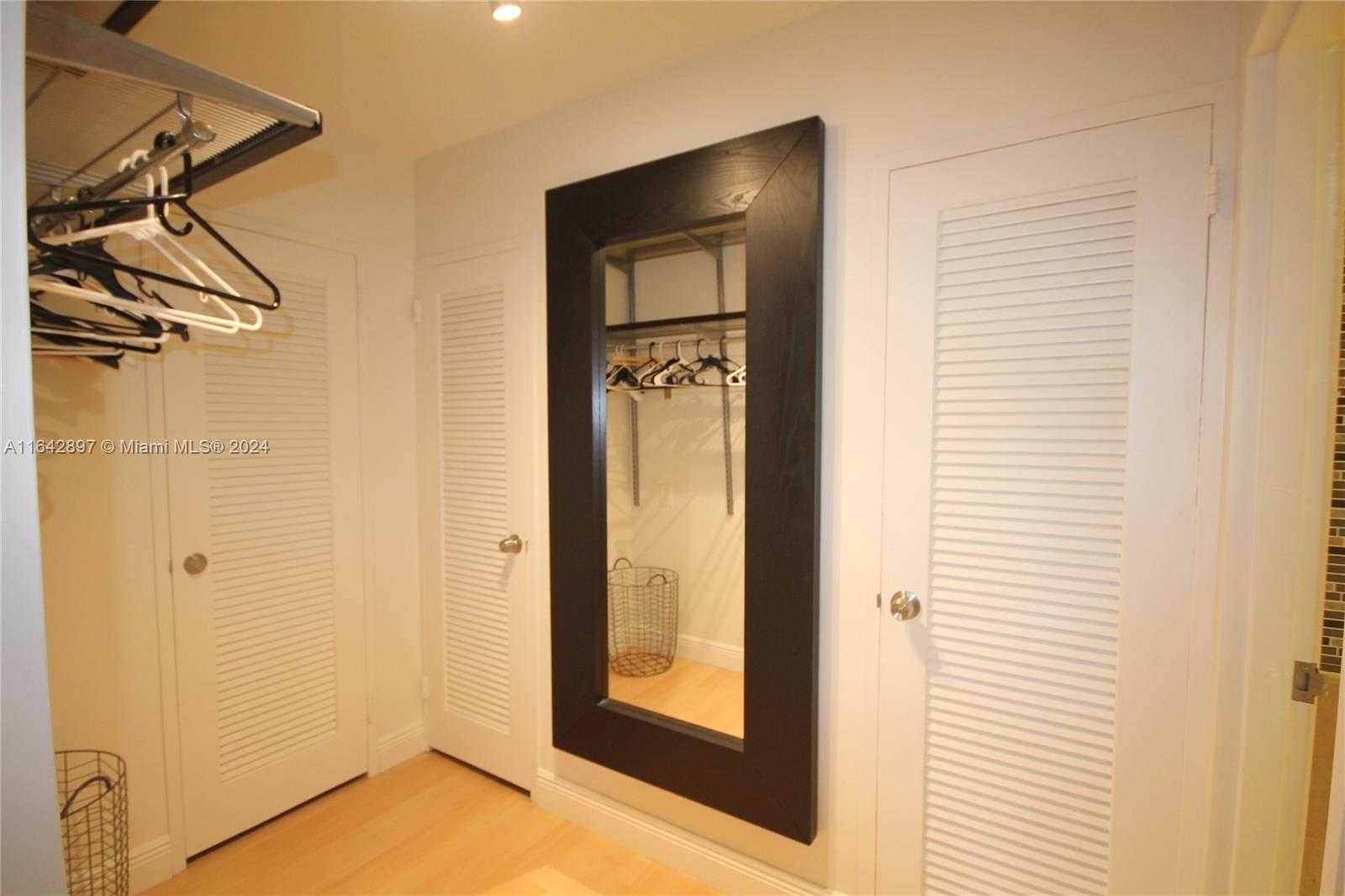 Small Image of 5161 COLLINS AV #1004, Miami Beach Number 22