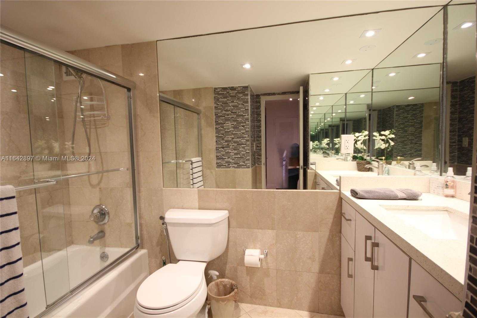 Small Image of 5161 COLLINS AV #1004, Miami Beach Number 23