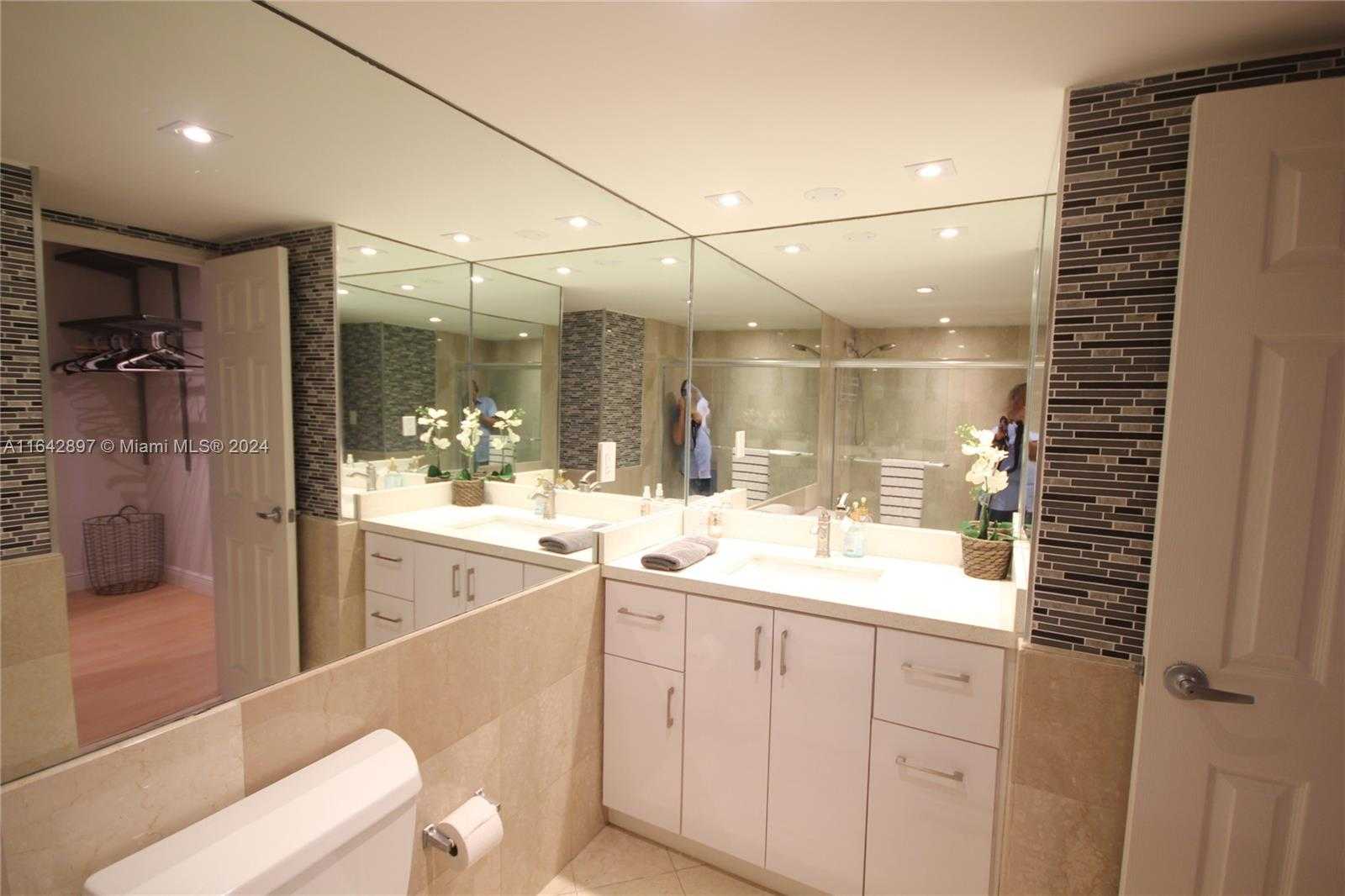 Small Image of 5161 COLLINS AV #1004, Miami Beach Number 25