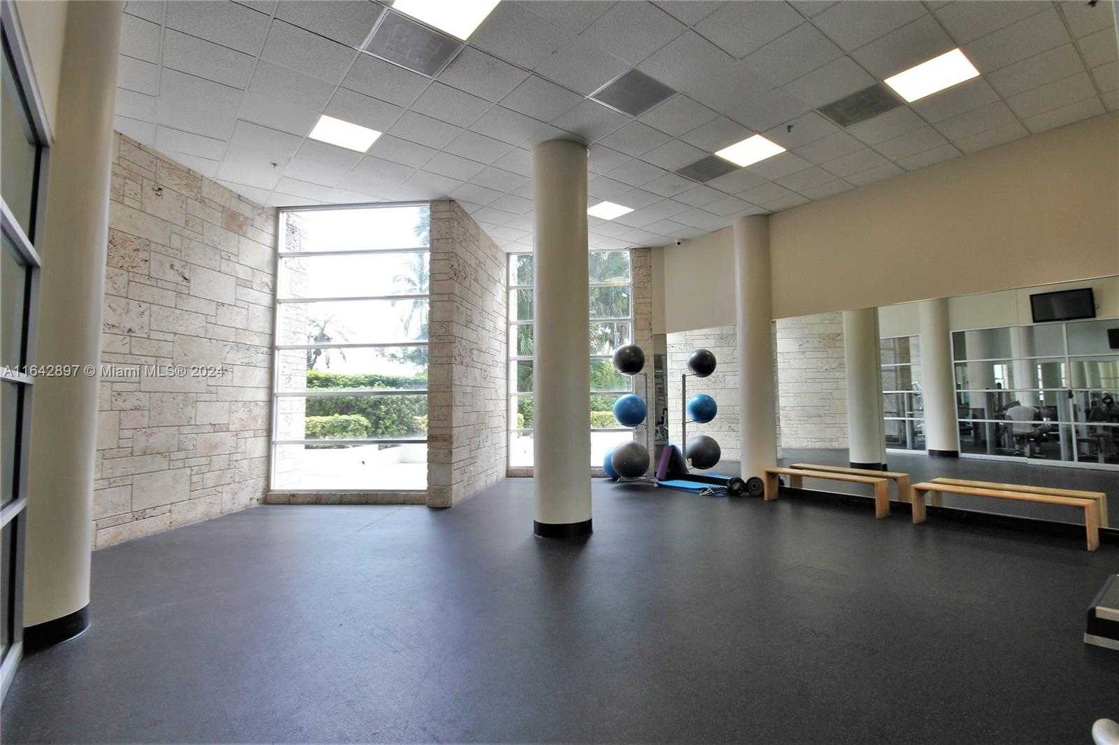 Small Image of 5161 COLLINS AV #1004, Miami Beach Number 59