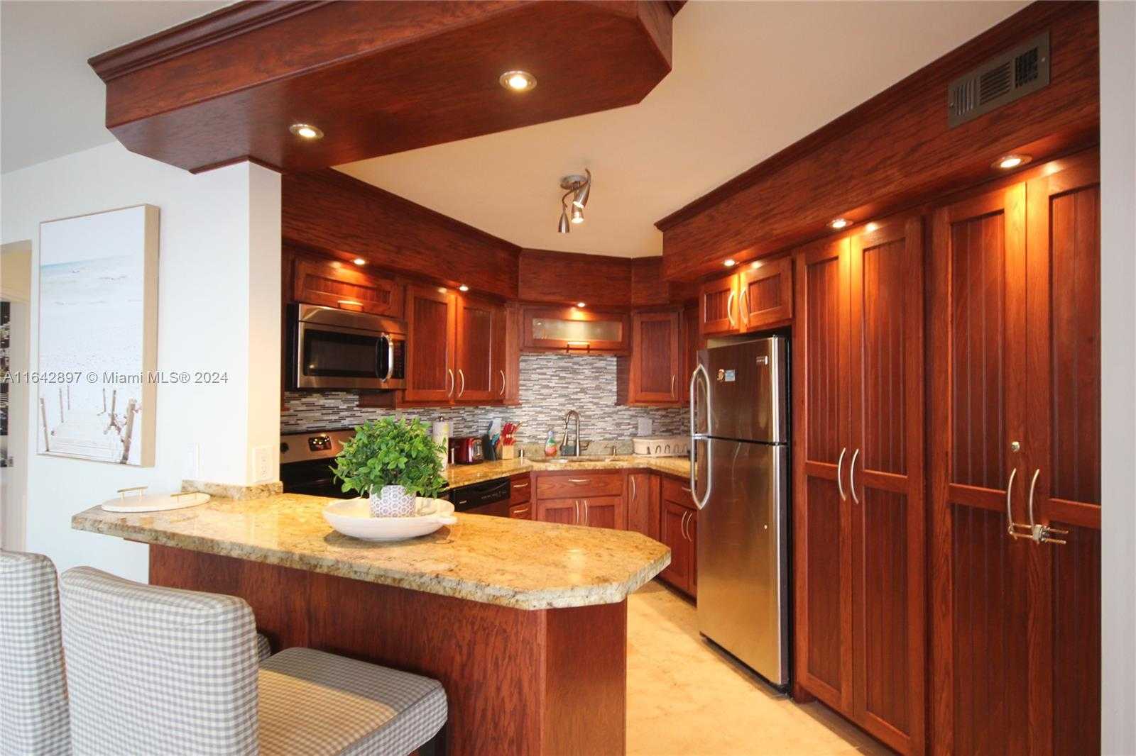 Small Image of 5161 COLLINS AV #1004, Miami Beach Number 7