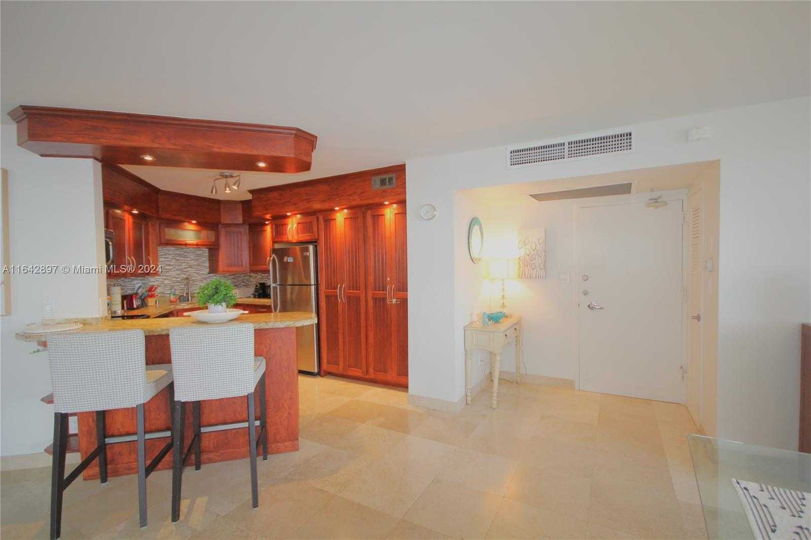 Small Image of 5161 COLLINS AV #1004, Miami Beach Number 9