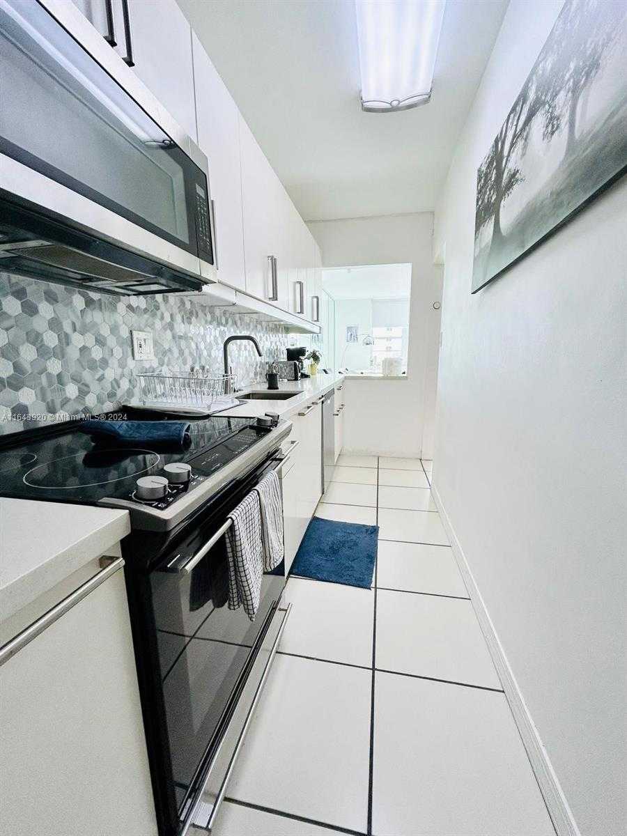 Small Image of 100 LINCOLN RD #1105, Miami Beach Number 4