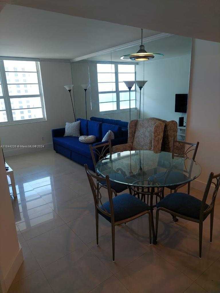 Small Image of 100 Lincoln Rd, Miami Beach, FL 33139, USA Number 17