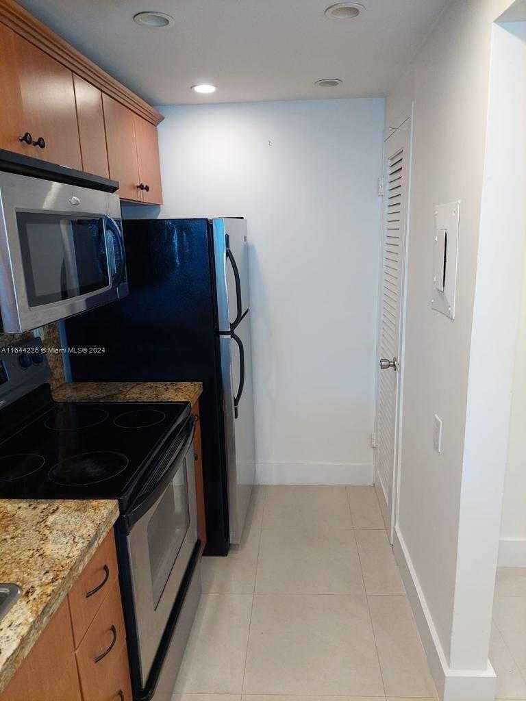Small Image of 100 Lincoln Rd, Miami Beach, FL 33139, USA Number 22