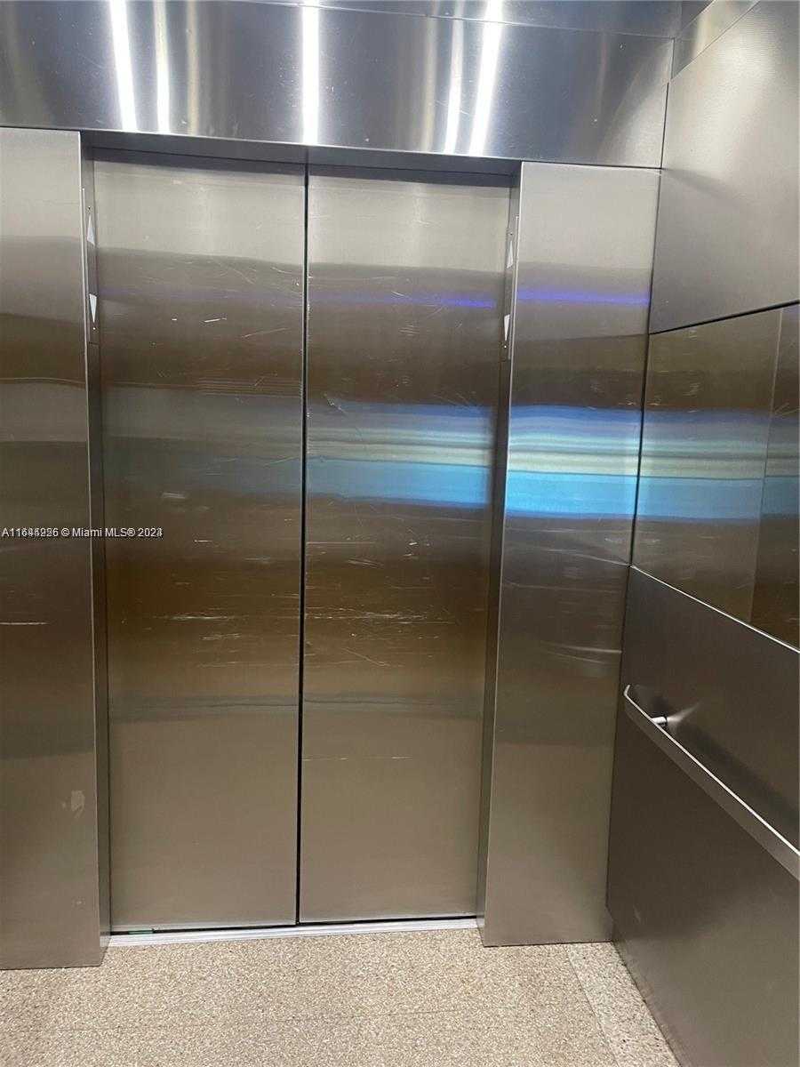 Small Image of 100 Lincoln Rd, Miami Beach, FL 33139, USA Number 23