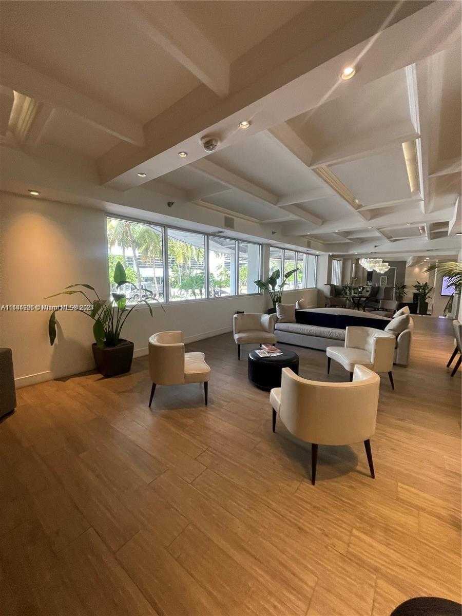 Small Image of 100 Lincoln Rd, Miami Beach, FL 33139, USA Number 25