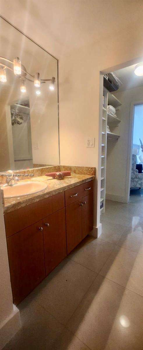 Small Image of 100 Lincoln Rd, Miami Beach, FL 33139, USA Number 35