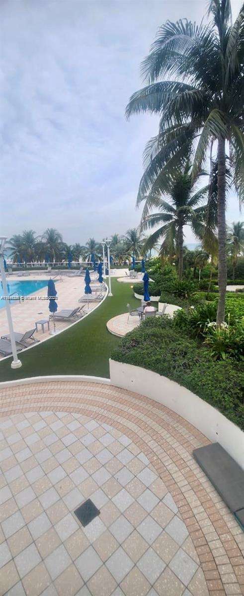 Small Image of 100 Lincoln Rd, Miami Beach, FL 33139, USA Number 43