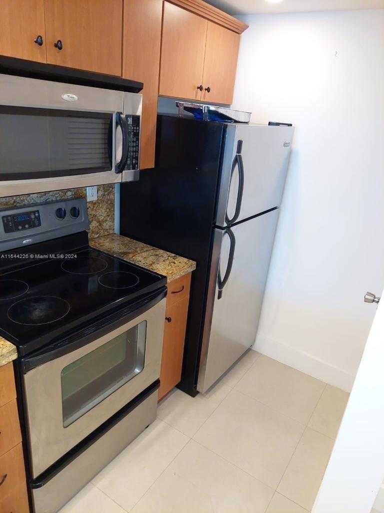 Small Image of 100 Lincoln Rd, Miami Beach, FL 33139, USA Number 7