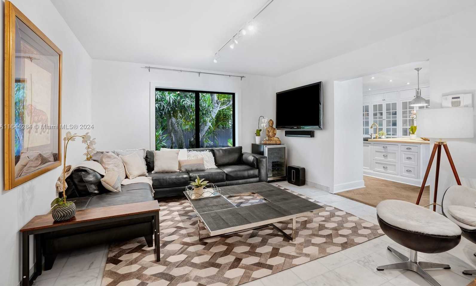 Small Image of 575 HIBISCUS LN, Miami Number 18