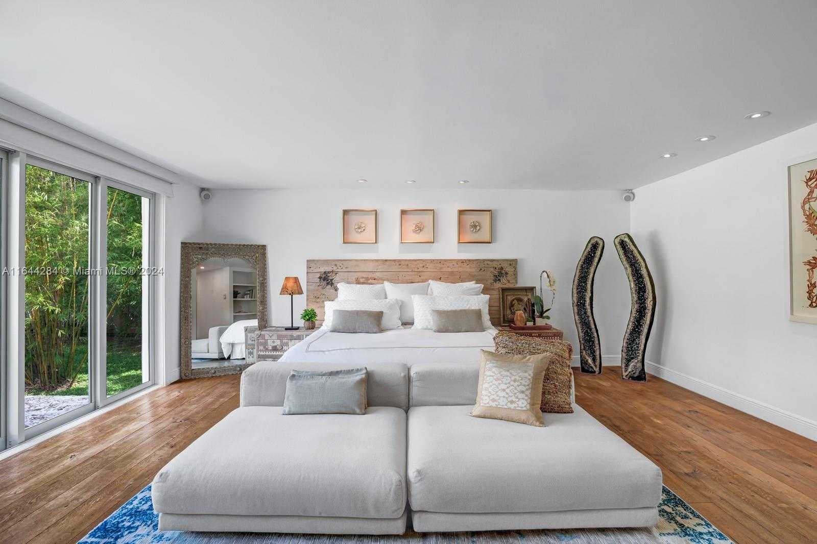 Small Image of 575 HIBISCUS LN, Miami Number 22