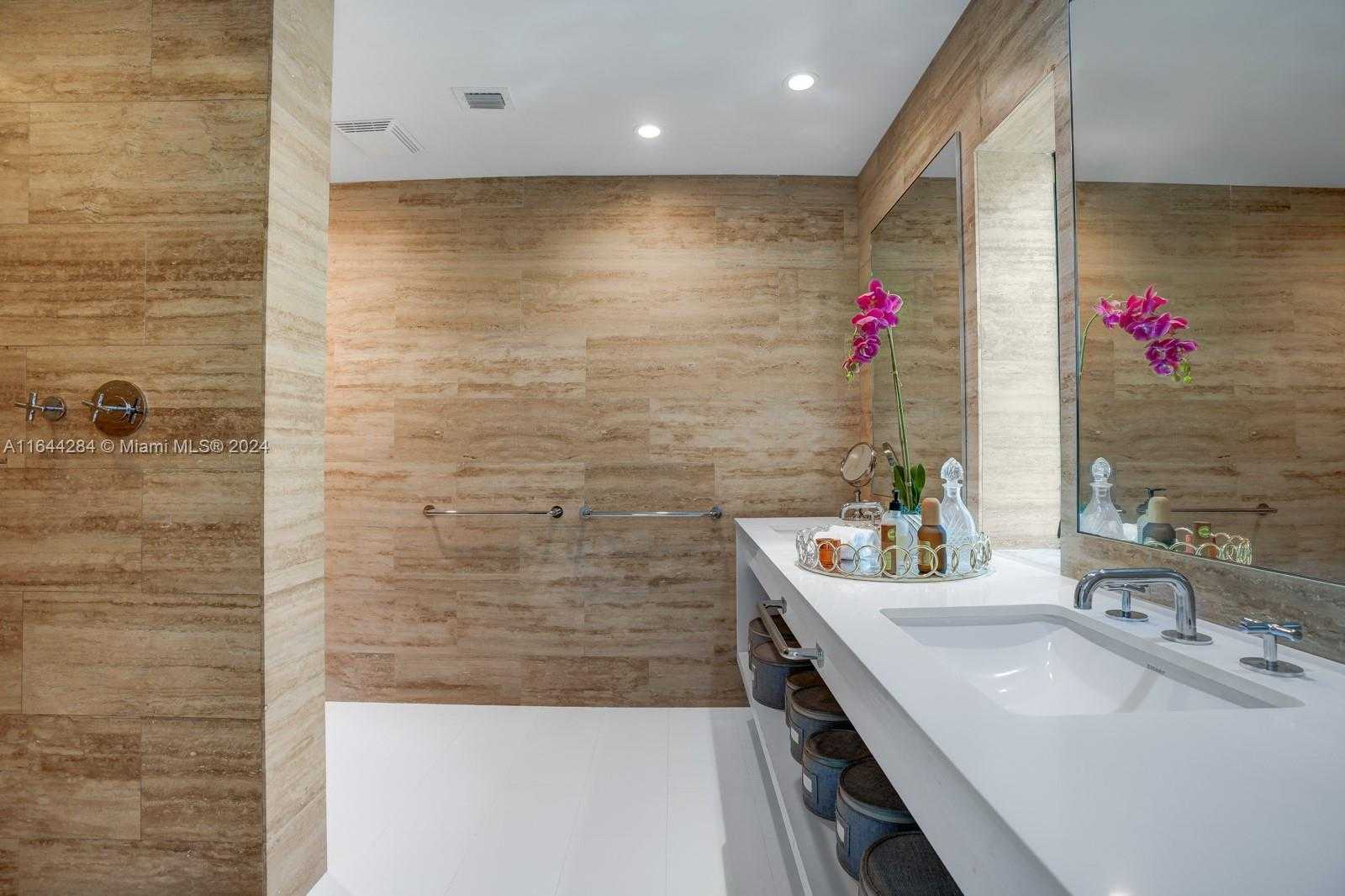 Small Image of 575 HIBISCUS LN, Miami Number 25