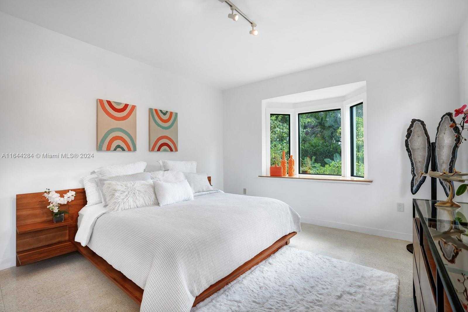 Small Image of 575 HIBISCUS LN, Miami Number 29