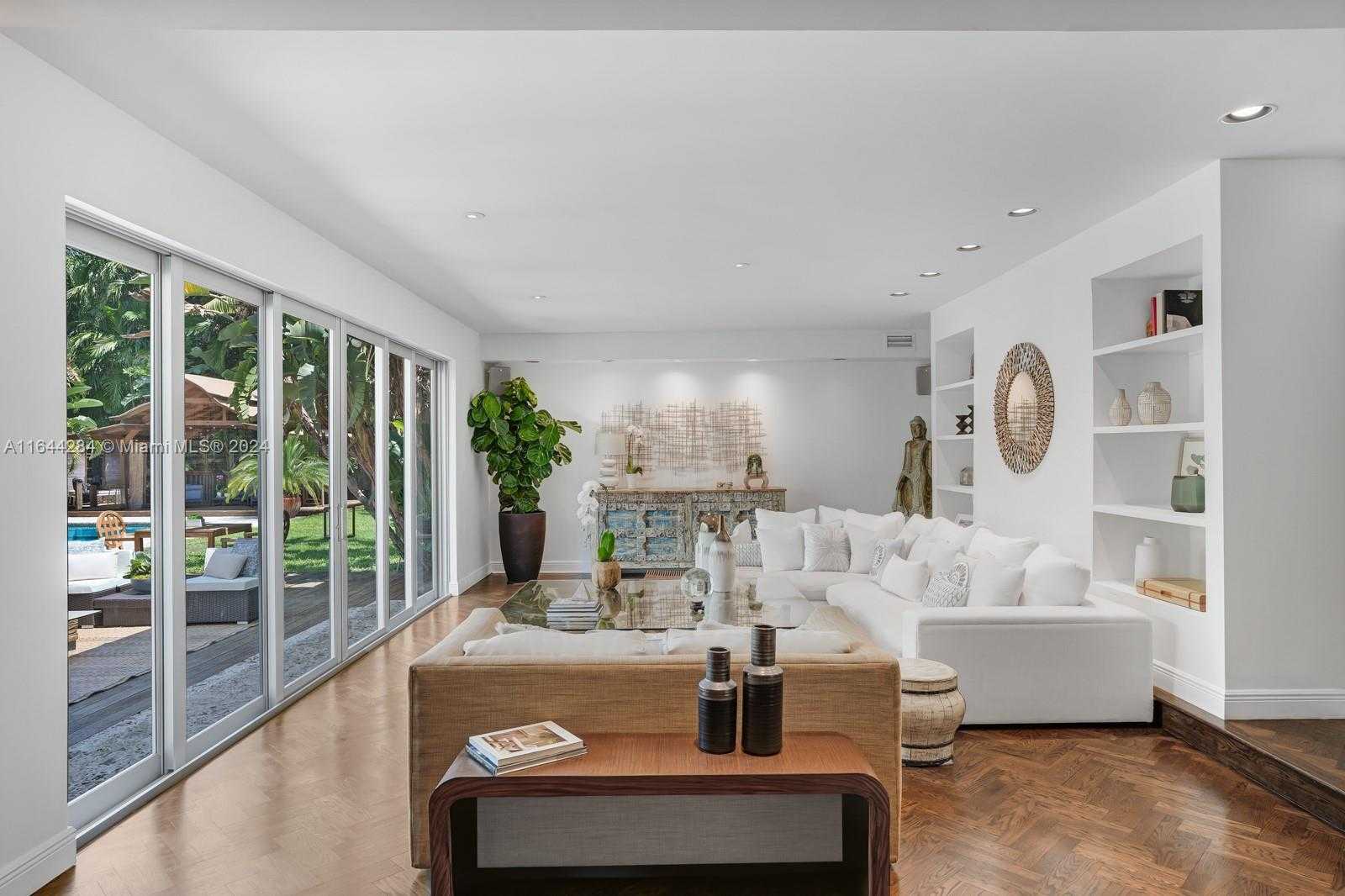 Small Image of 575 HIBISCUS LN, Miami Number 5