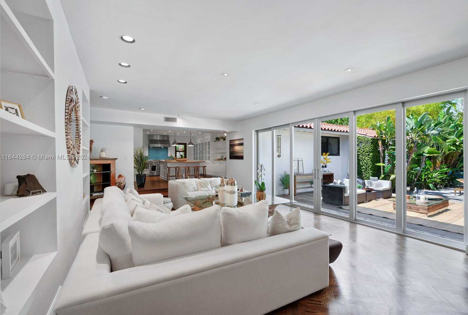 Small Image of 575 HIBISCUS LN, Miami Number 7