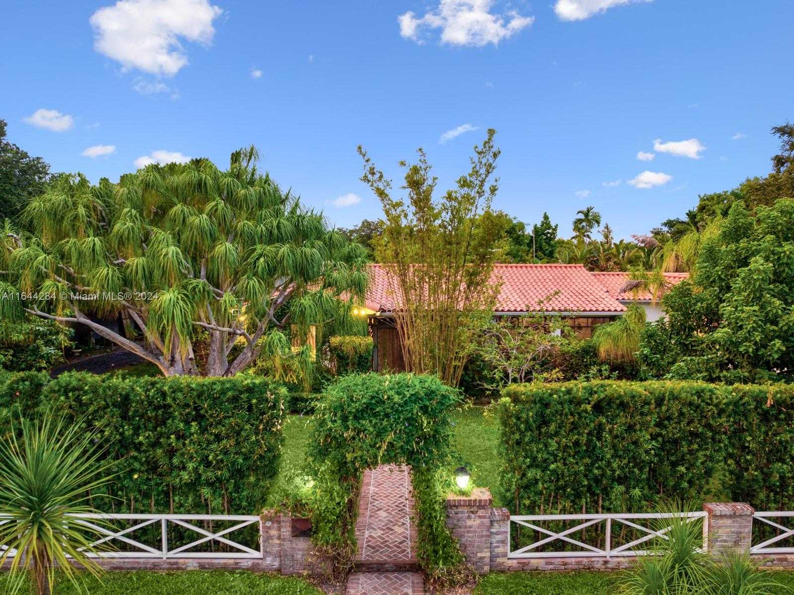 Small Image of 575 HIBISCUS LN, Miami Number 72