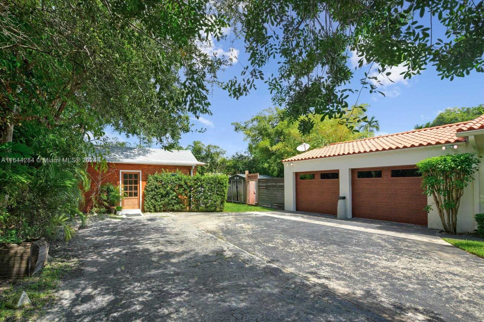 Small Image of 575 HIBISCUS LN, Miami Number 77