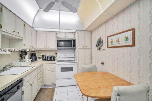 Small Image of 1950 SOUTH OCEAN DR #4D, Hallandale Beach Number 10