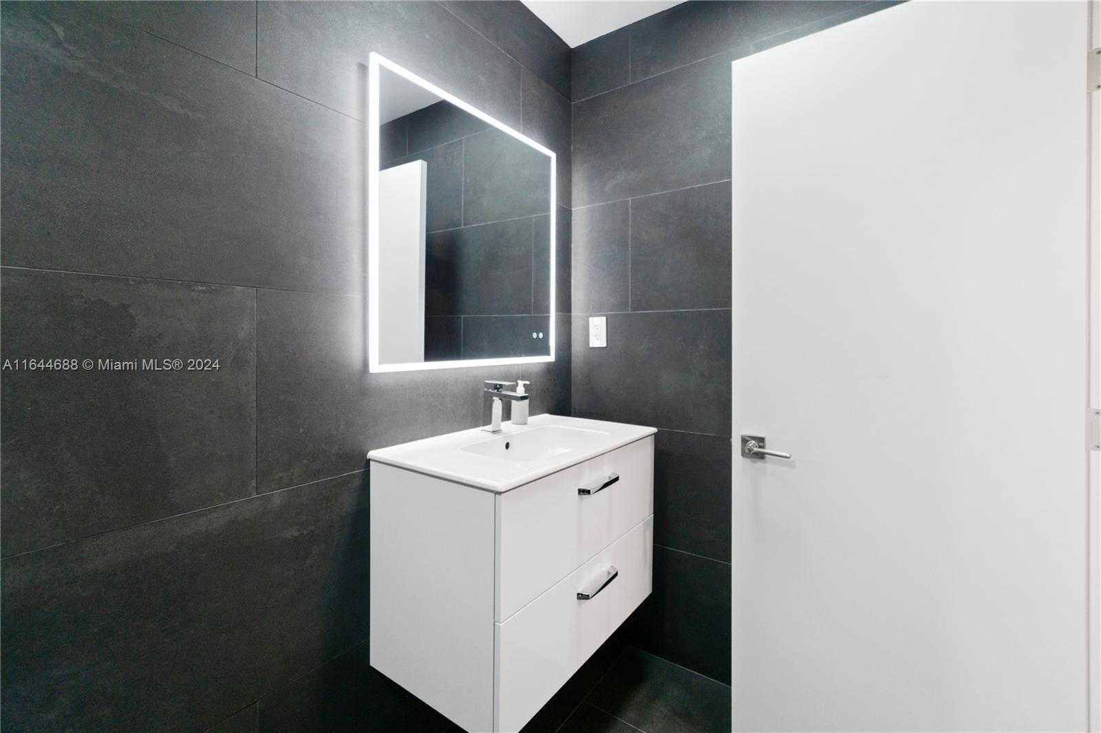 Small Image of 100 LINCOLN RD #1104, Miami Beach Number 11