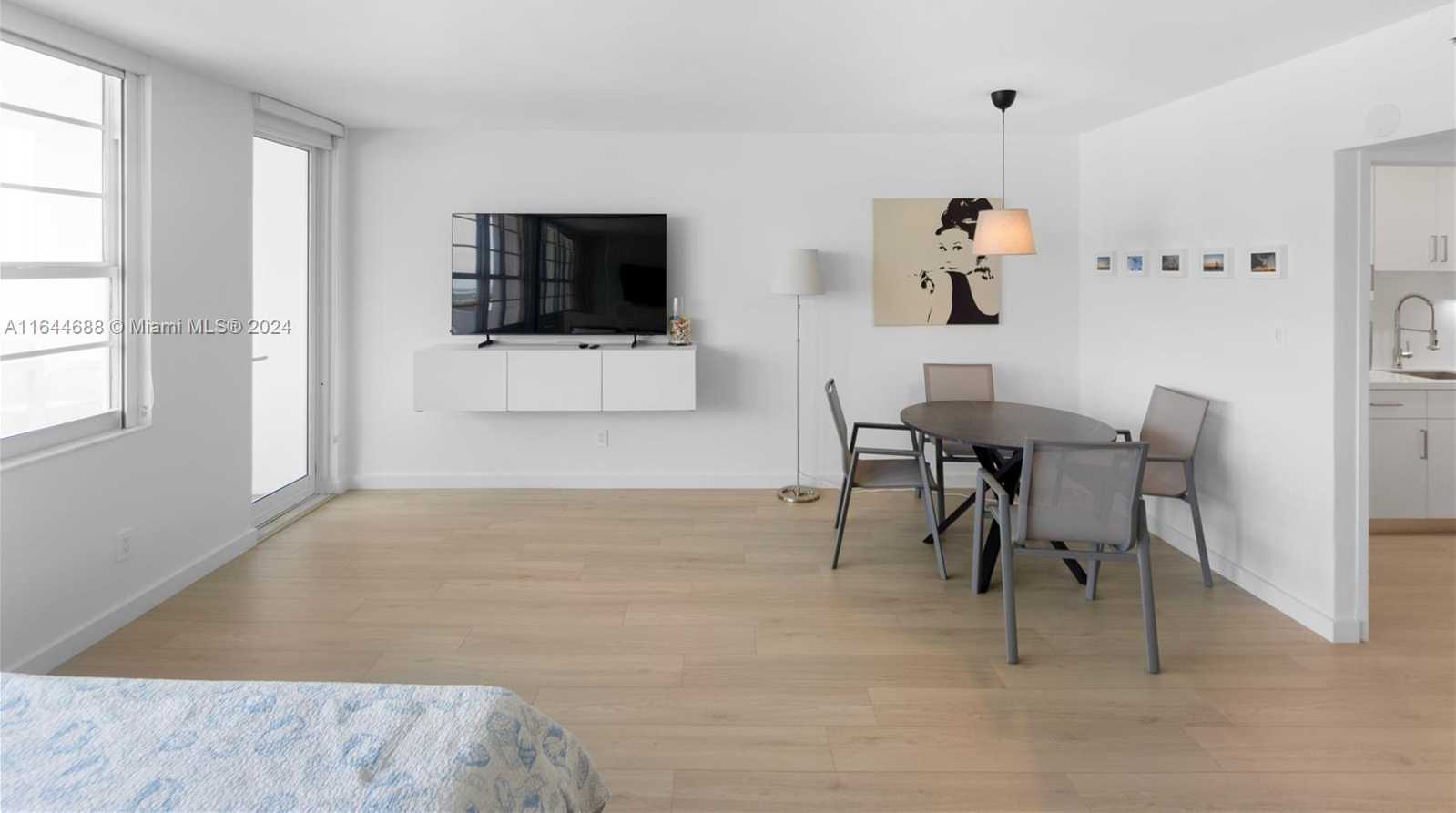 Small Image of 100 LINCOLN RD #1104, Miami Beach Number 3