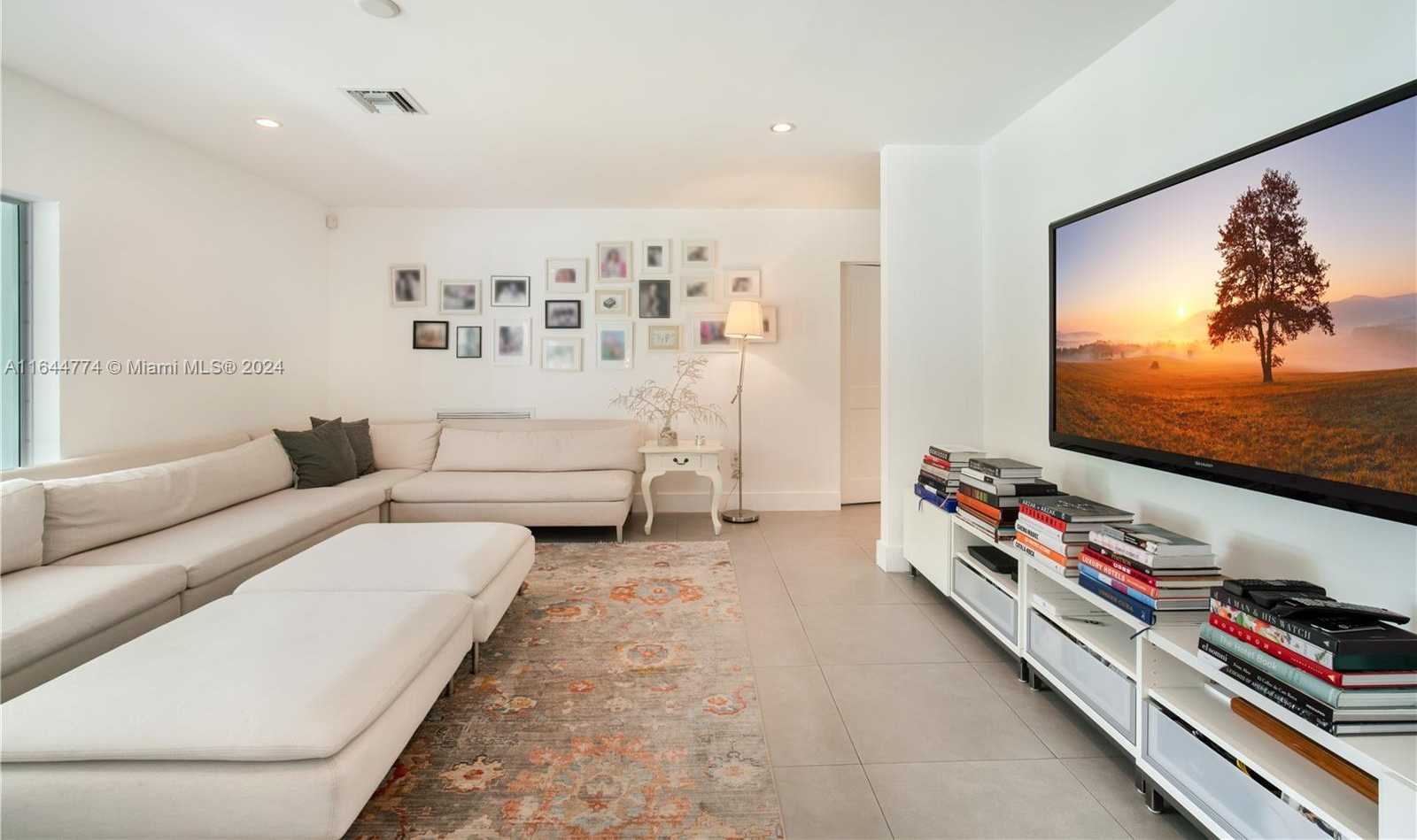 Small Image of 861 HARBOR DR, Key Biscayne Number 13