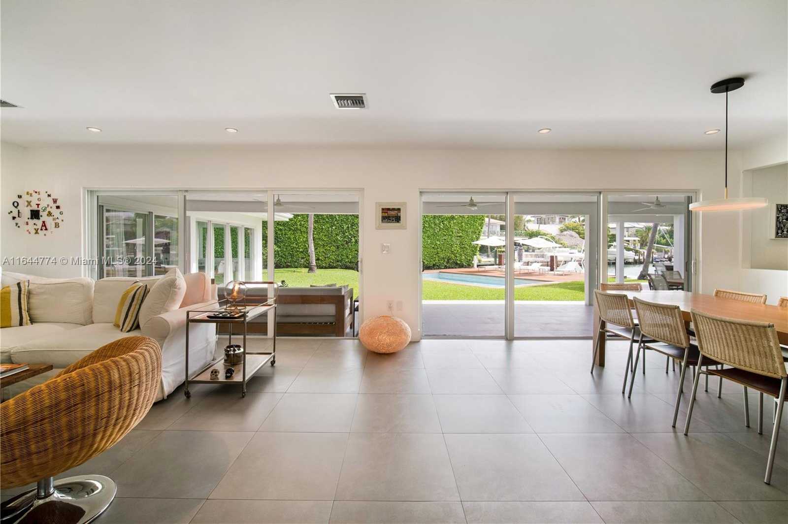 Small Image of 861 HARBOR DR, Key Biscayne Number 16