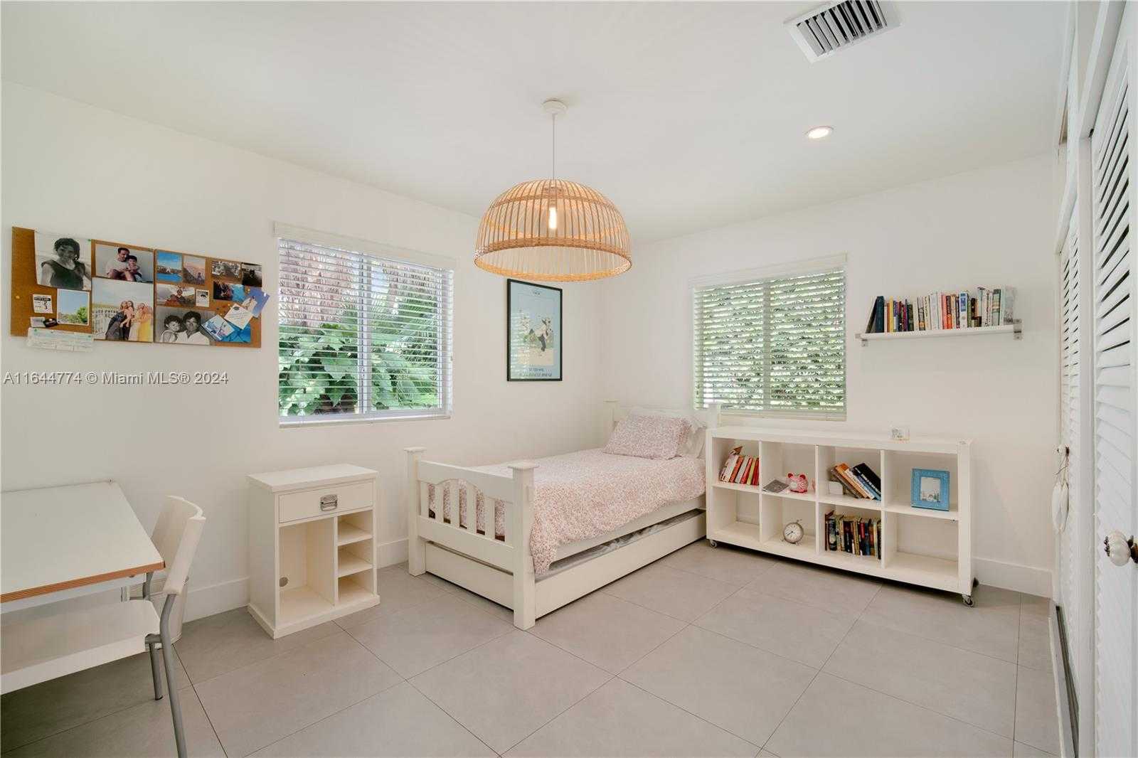Small Image of 861 HARBOR DR, Key Biscayne Number 20