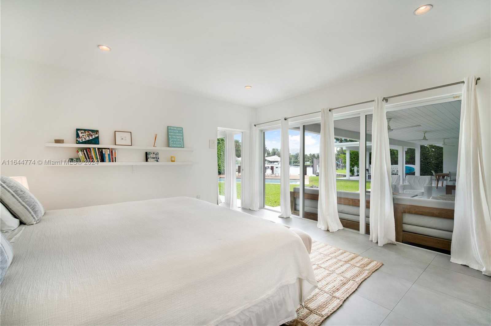 Small Image of 861 HARBOR DR, Key Biscayne Number 25